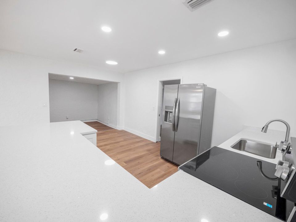 For Sale: $395,000 (3 beds, 1 baths, 1324 Square Feet)