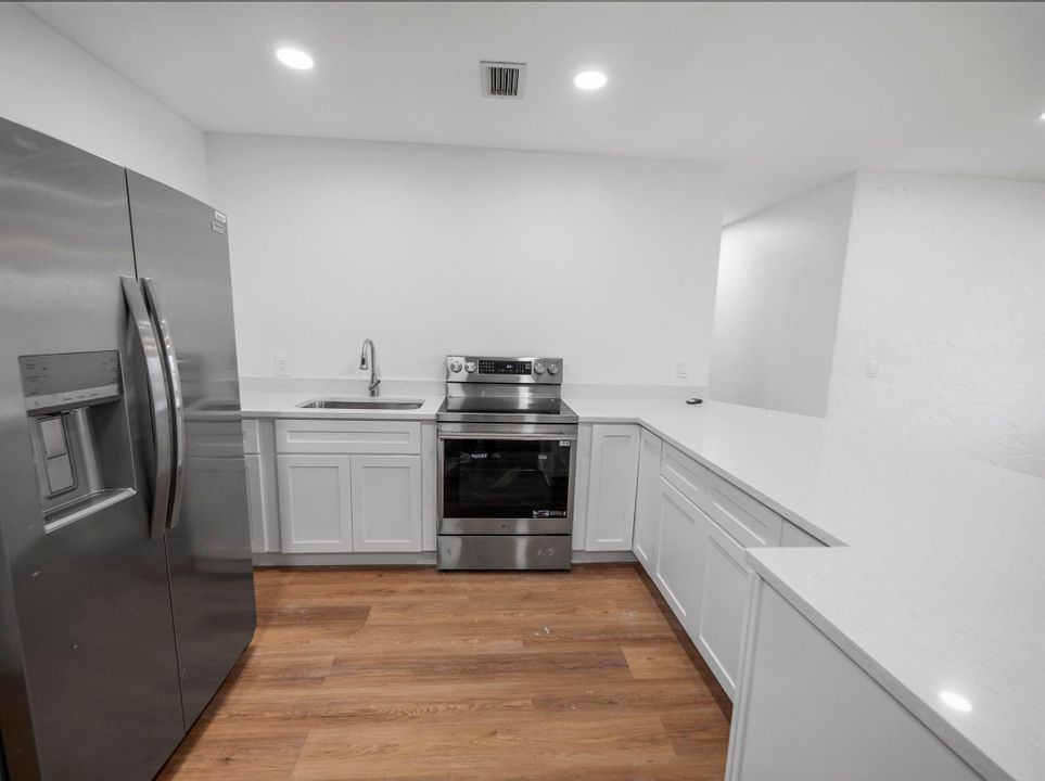 For Sale: $395,000 (3 beds, 1 baths, 1324 Square Feet)