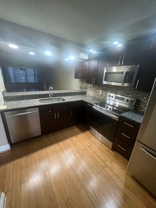 For Rent: $2,250 (2 beds, 2 baths, 1437 Square Feet)