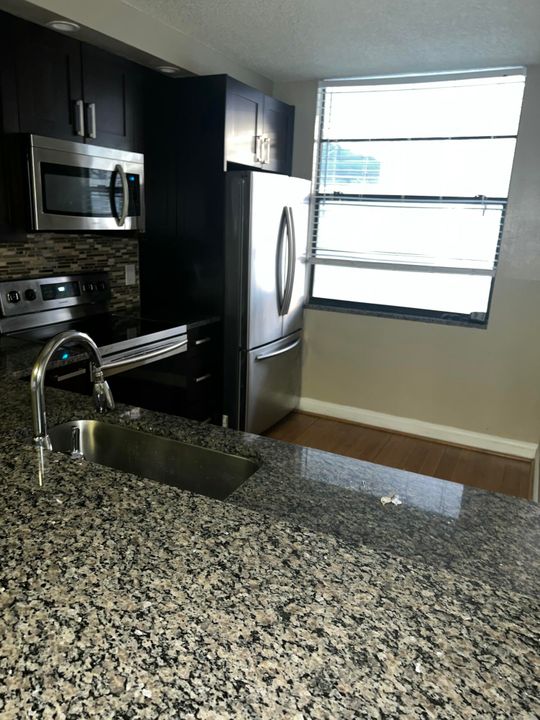 For Rent: $2,250 (2 beds, 2 baths, 1437 Square Feet)