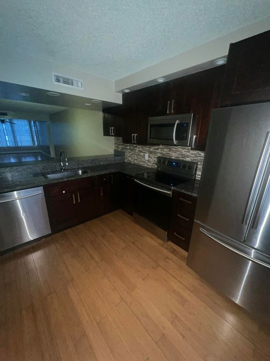 For Rent: $2,250 (2 beds, 2 baths, 1437 Square Feet)