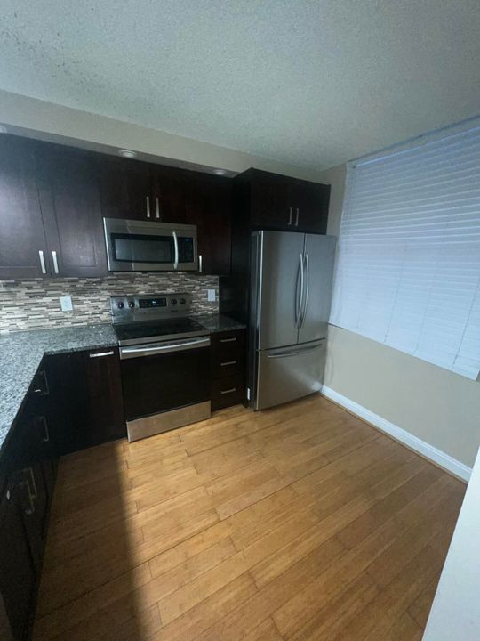 For Rent: $2,250 (2 beds, 2 baths, 1437 Square Feet)