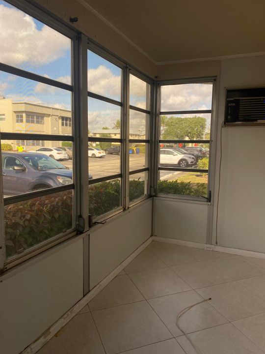 На продажу: $89,000 (1 спален, 1 ванн, 720 Квадратных фут)