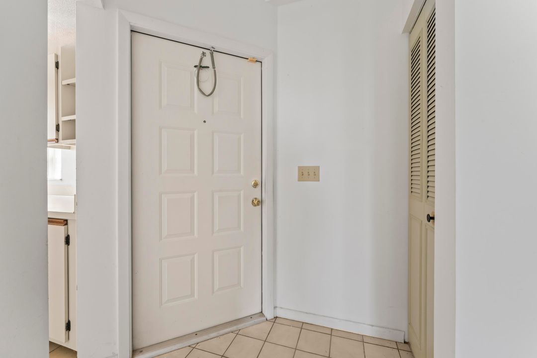 На продажу: $350,000 (3 спален, 2 ванн, 1241 Квадратных фут)