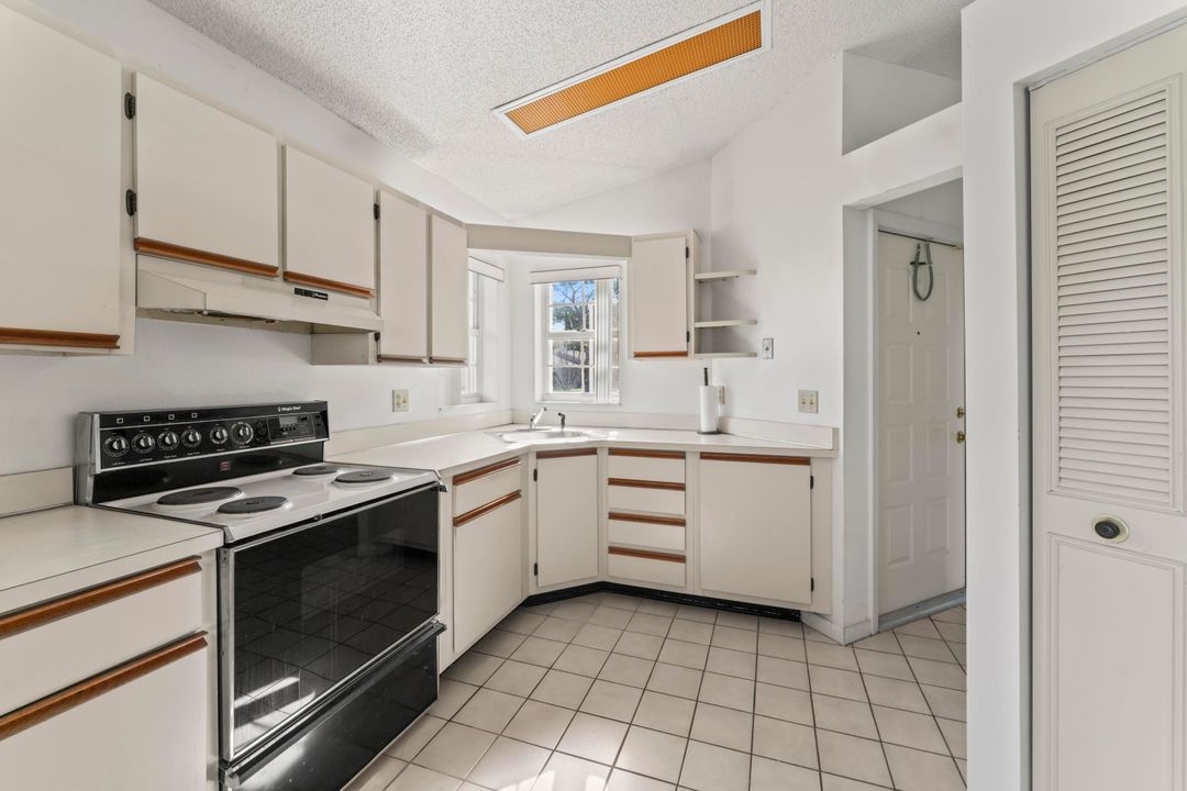 На продажу: $350,000 (3 спален, 2 ванн, 1241 Квадратных фут)