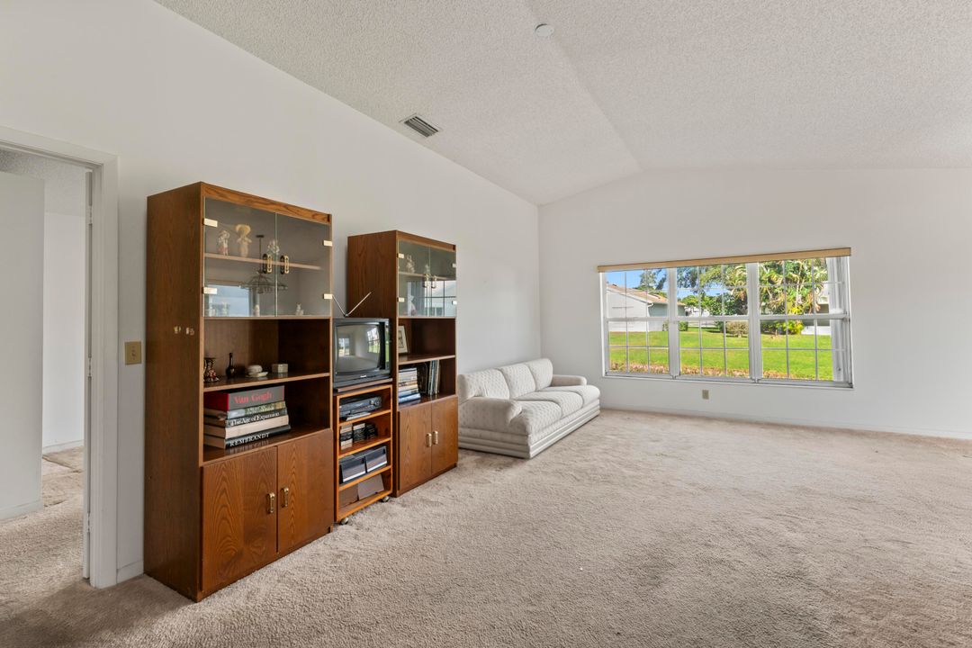 На продажу: $350,000 (3 спален, 2 ванн, 1241 Квадратных фут)