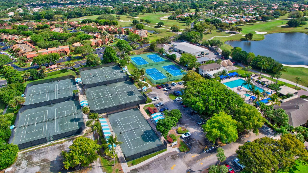 For Sale: $210,000 (2 beds, 2 baths, 1424 Square Feet)