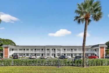 For Sale: $209,900 (2 beds, 1 baths, 840 Square Feet)