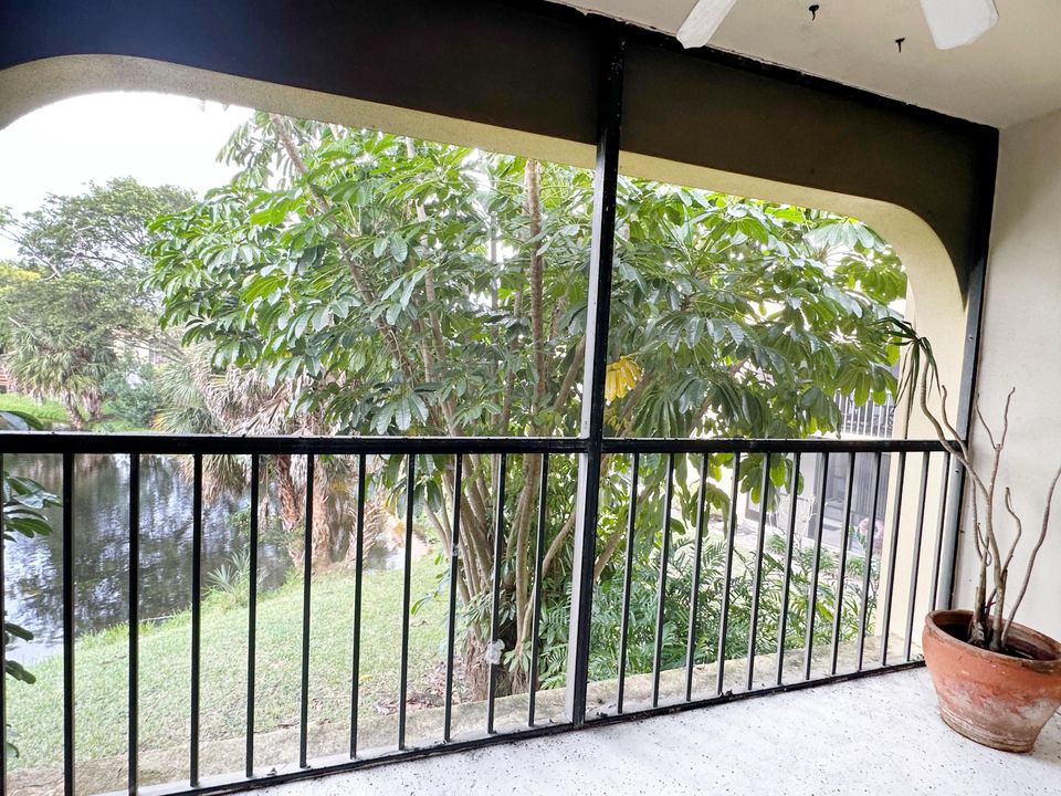 В аренду: $2,200 (2 спален, 2 ванн, 957 Квадратных фут)