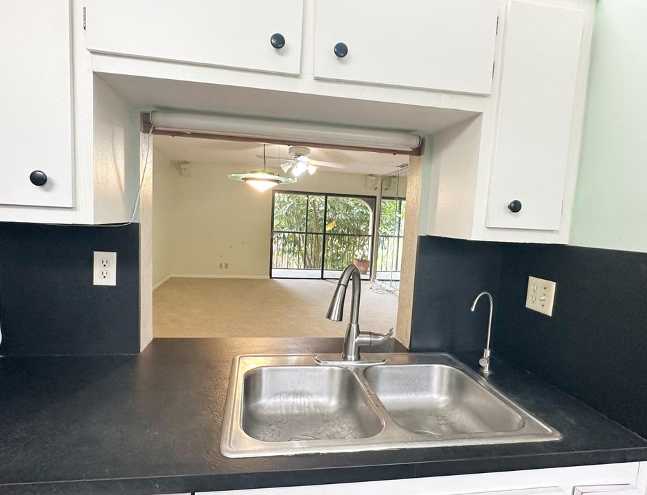 В аренду: $2,200 (2 спален, 2 ванн, 957 Квадратных фут)