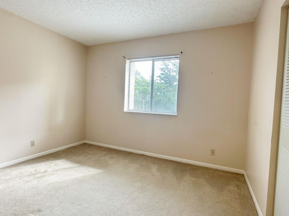 В аренду: $2,200 (2 спален, 2 ванн, 957 Квадратных фут)