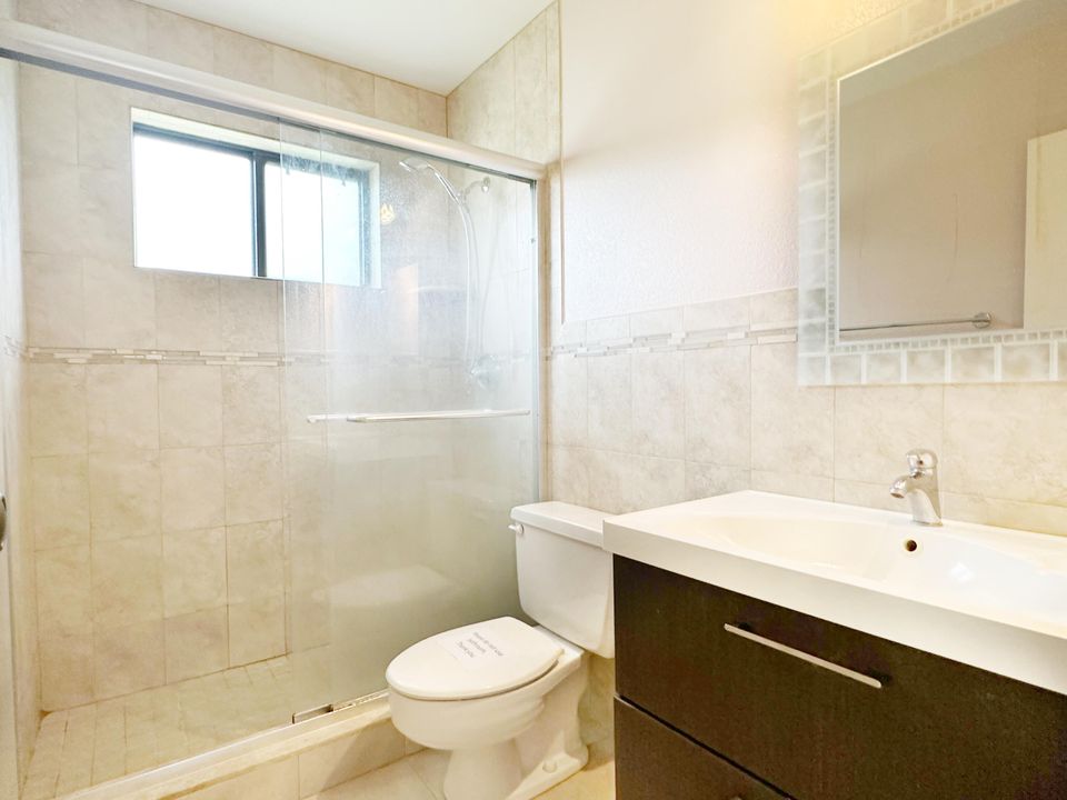 В аренду: $2,200 (2 спален, 2 ванн, 957 Квадратных фут)