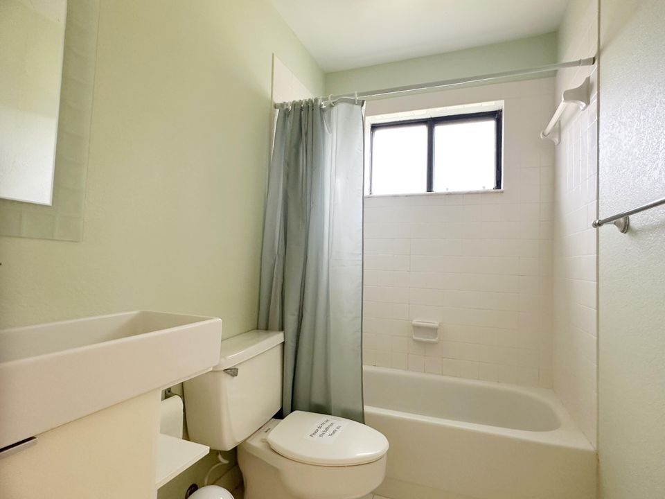 В аренду: $2,200 (2 спален, 2 ванн, 957 Квадратных фут)