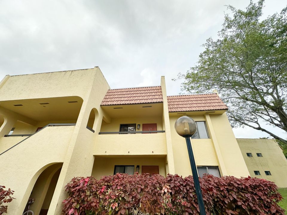 В аренду: $2,200 (2 спален, 2 ванн, 957 Квадратных фут)