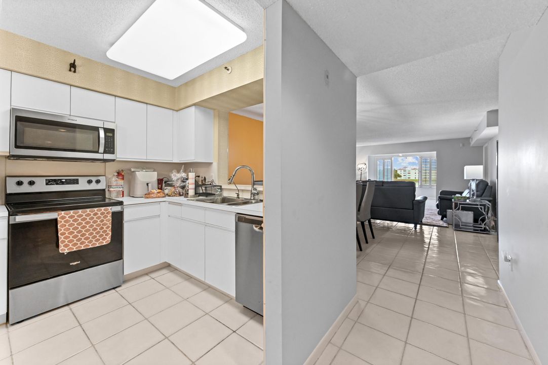 For Sale: $289,000 (2 beds, 2 baths, 1500 Square Feet)