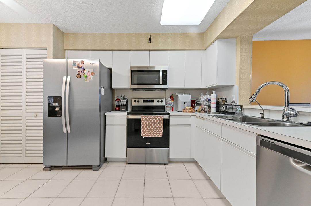 For Sale: $289,000 (2 beds, 2 baths, 1500 Square Feet)