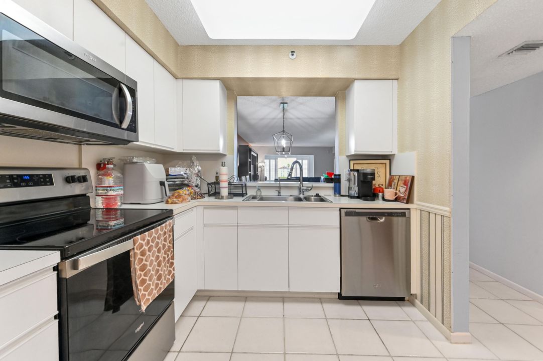 For Sale: $289,000 (2 beds, 2 baths, 1500 Square Feet)