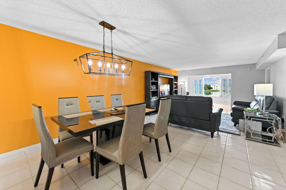 For Sale: $289,000 (2 beds, 2 baths, 1500 Square Feet)