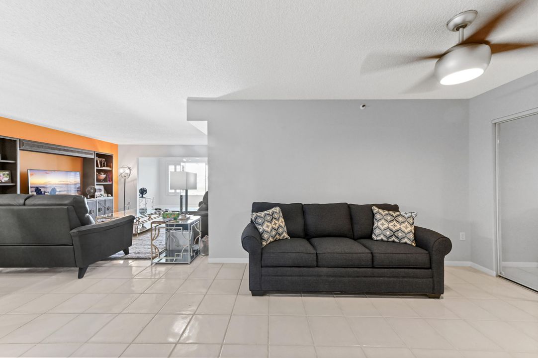 For Sale: $289,000 (2 beds, 2 baths, 1500 Square Feet)