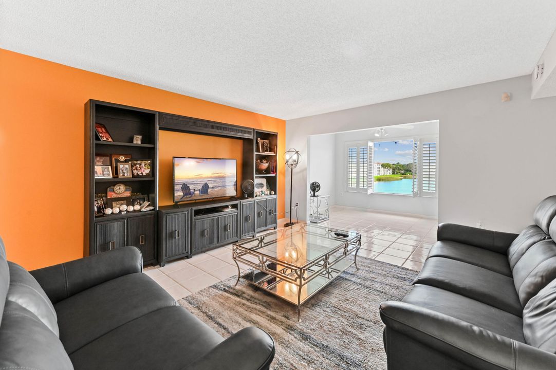 For Sale: $289,000 (2 beds, 2 baths, 1500 Square Feet)