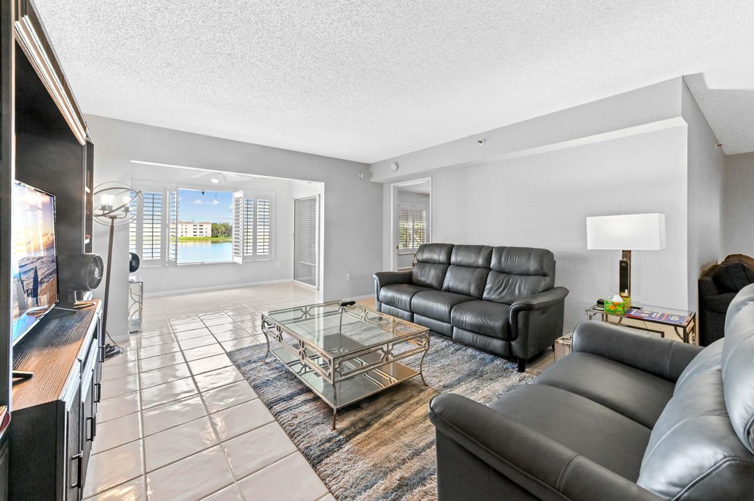 For Sale: $289,000 (2 beds, 2 baths, 1500 Square Feet)