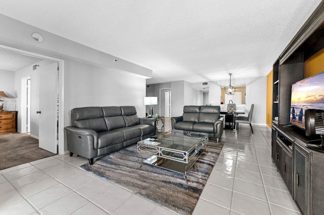 For Sale: $289,000 (2 beds, 2 baths, 1500 Square Feet)