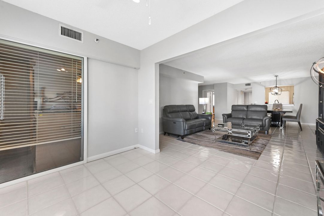 For Sale: $289,000 (2 beds, 2 baths, 1500 Square Feet)