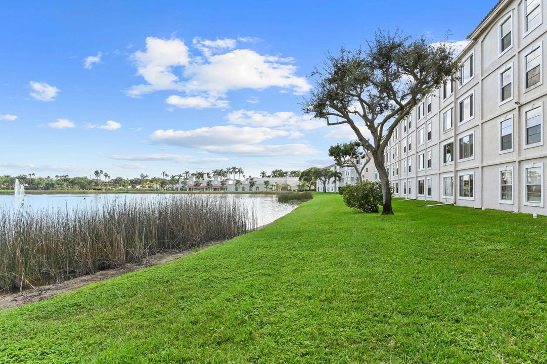 For Sale: $289,000 (2 beds, 2 baths, 1500 Square Feet)