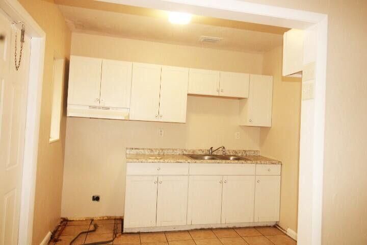 For Rent: $2,250 (3 beds, 1 baths, 936 Square Feet)