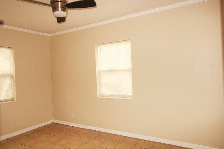 For Rent: $2,250 (3 beds, 1 baths, 936 Square Feet)