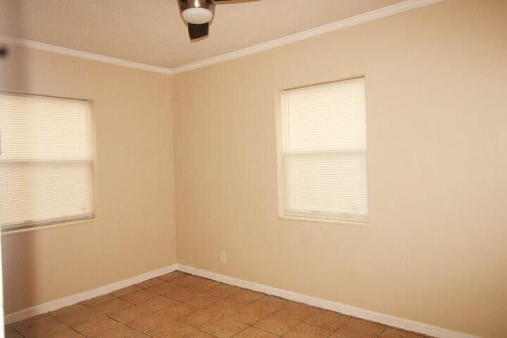 For Rent: $2,250 (3 beds, 1 baths, 936 Square Feet)