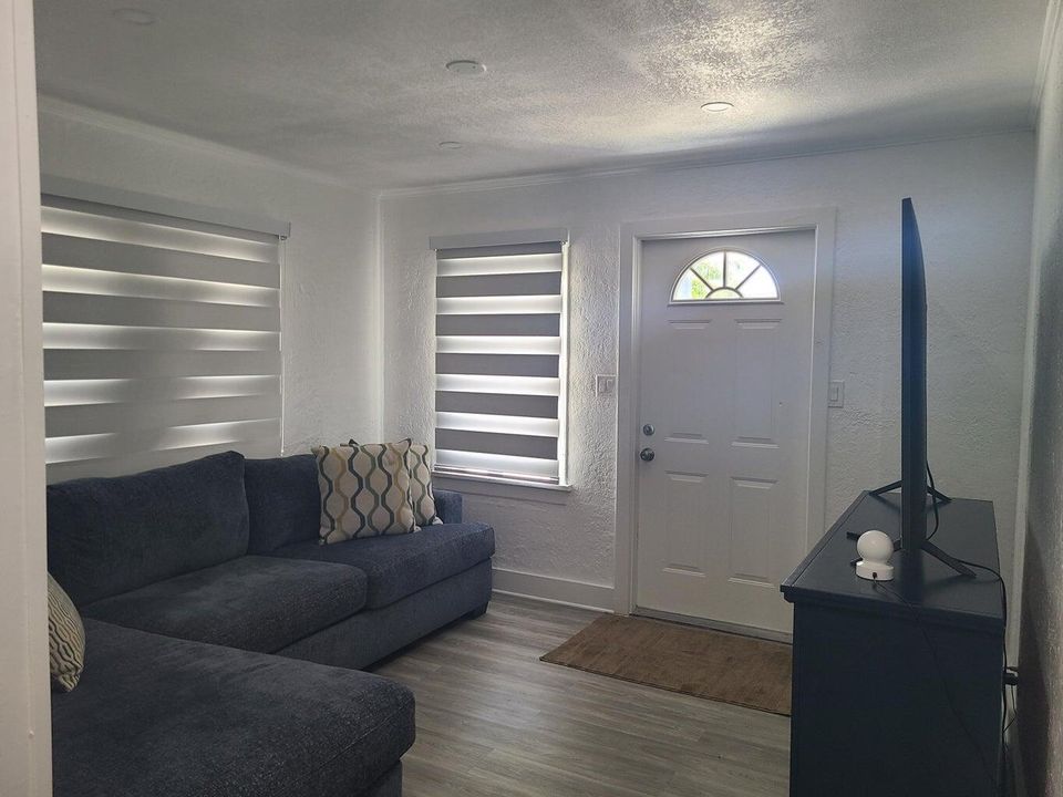 出租: $2,500 (2 贝兹, 2 浴室, 1935 平方英尺)