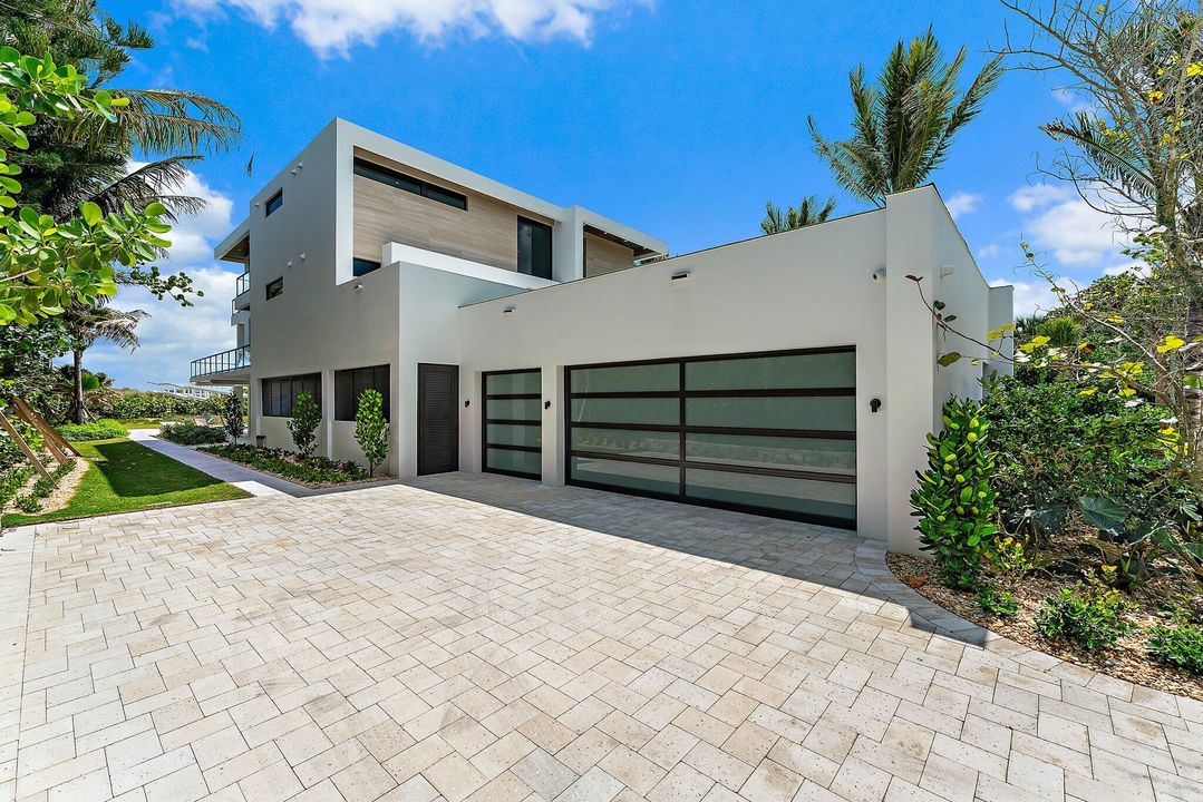 Active With Contract: $14,500,000 (4 beds, 6 baths, 5965 Square Feet)