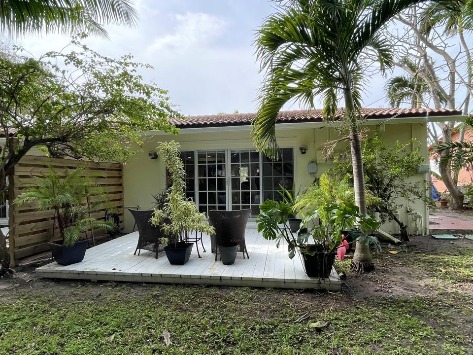 For Rent: $3,500 (2 beds, 2 baths, 1153 Square Feet)