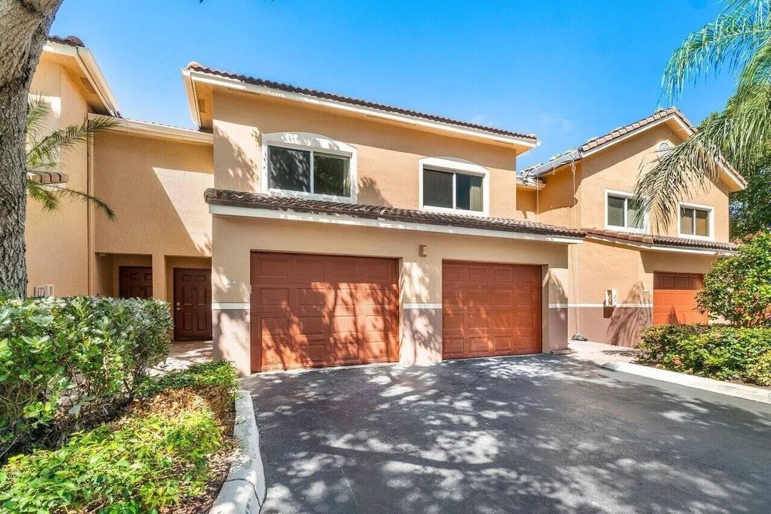 For Sale: $420,000 (2 beds, 2 baths, 1188 Square Feet)