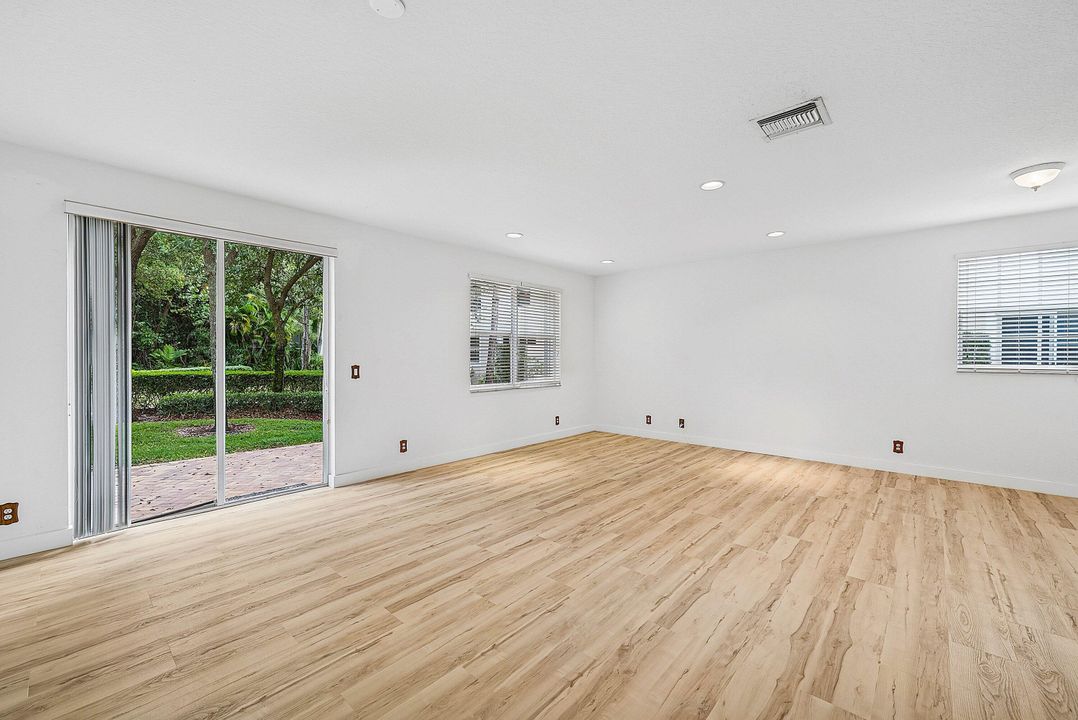 For Sale: $609,500 (4 beds, 2 baths, 1805 Square Feet)