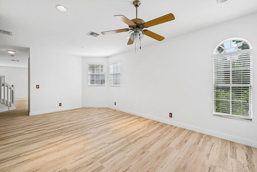 For Sale: $609,500 (4 beds, 2 baths, 1805 Square Feet)