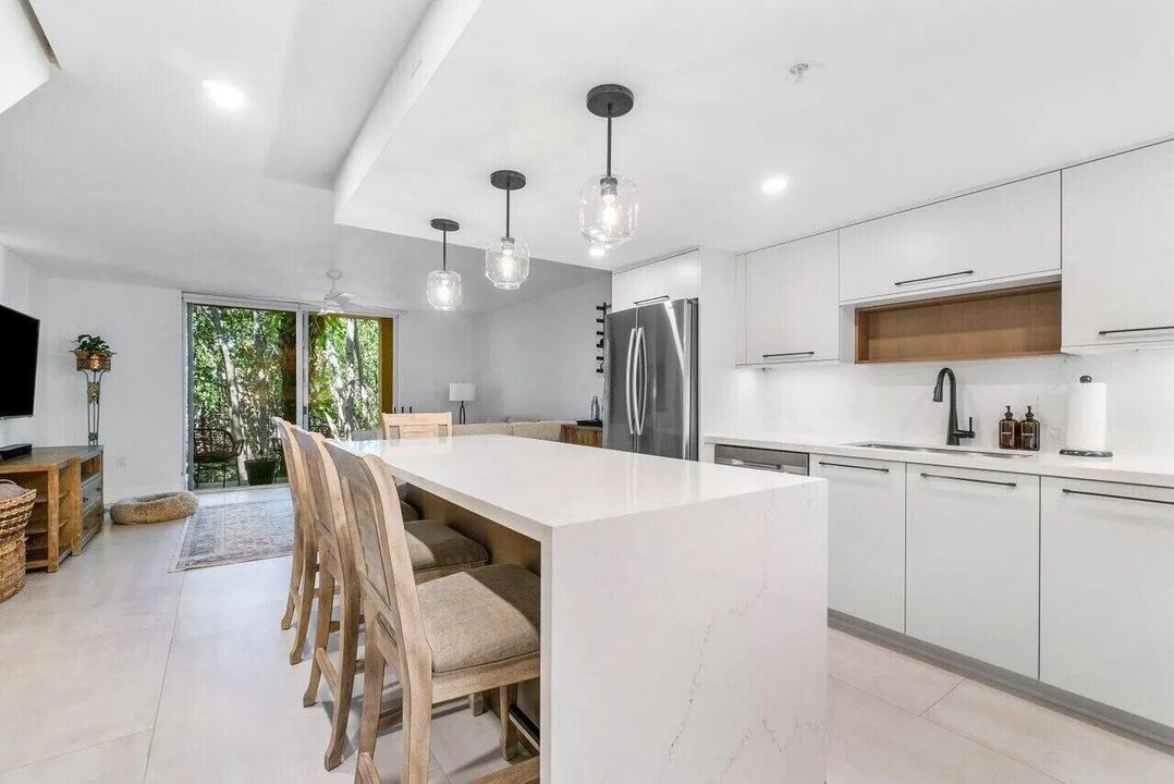 For Sale: $420,000 (2 beds, 2 baths, 1188 Square Feet)