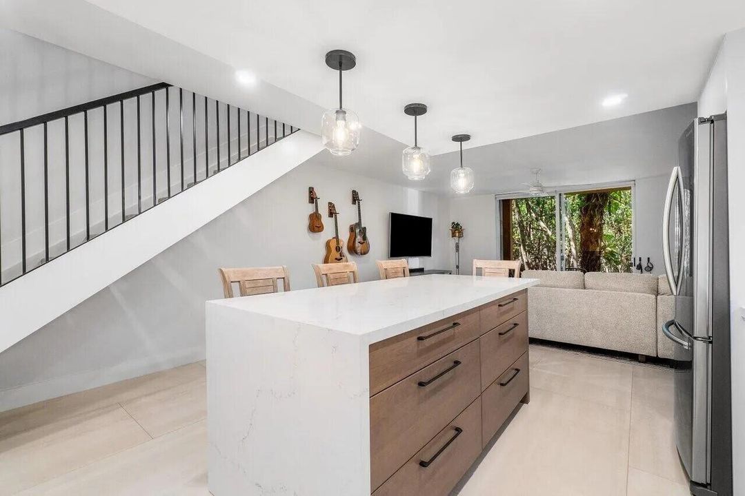 For Sale: $420,000 (2 beds, 2 baths, 1188 Square Feet)