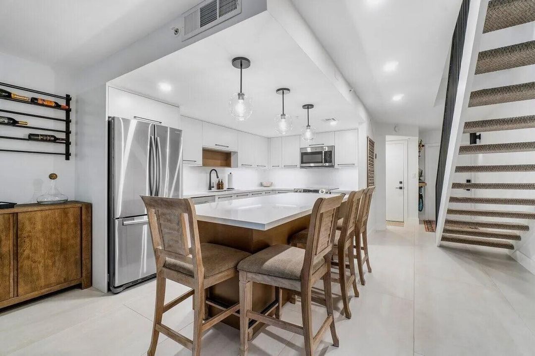 For Sale: $420,000 (2 beds, 2 baths, 1188 Square Feet)