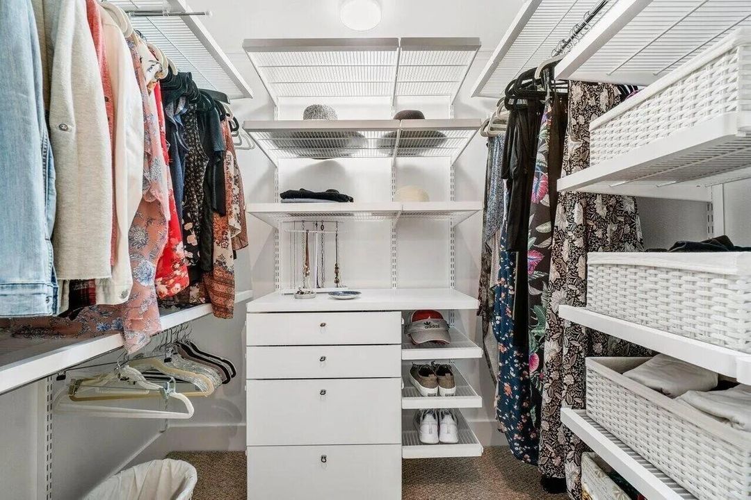 For Sale: $420,000 (2 beds, 2 baths, 1188 Square Feet)