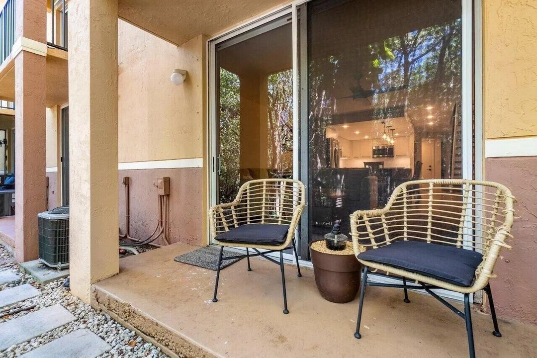 For Sale: $420,000 (2 beds, 2 baths, 1188 Square Feet)