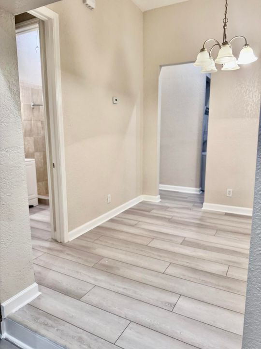 For Rent: $2,400 (3 beds, 2 baths, 961 Square Feet)