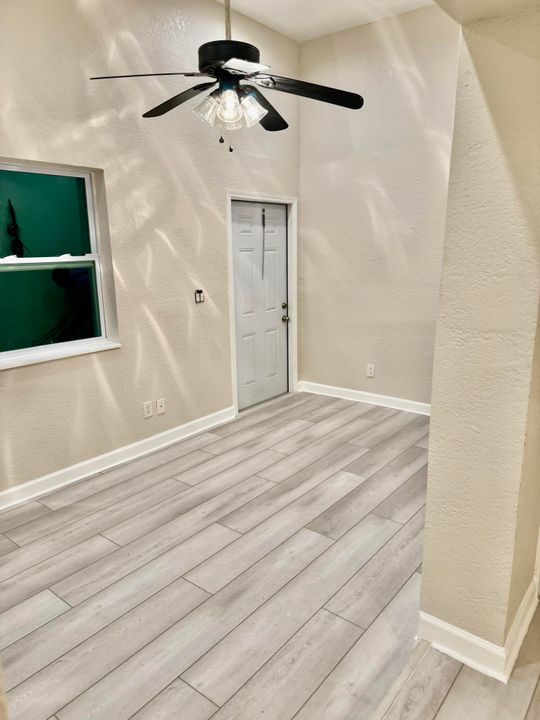 For Rent: $2,400 (3 beds, 2 baths, 961 Square Feet)