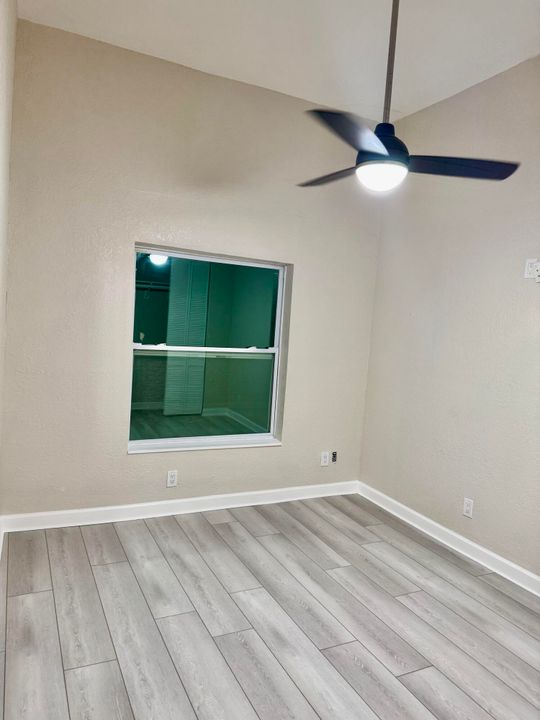For Rent: $2,400 (3 beds, 2 baths, 961 Square Feet)