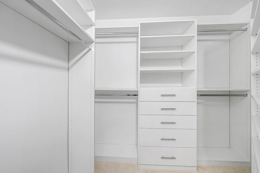 For Sale: $1,199,000 (3 beds, 3 baths, 2317 Square Feet)