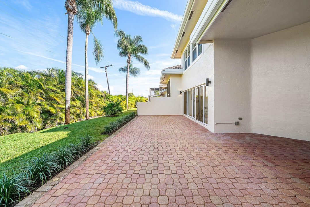 For Sale: $1,199,000 (3 beds, 3 baths, 2317 Square Feet)