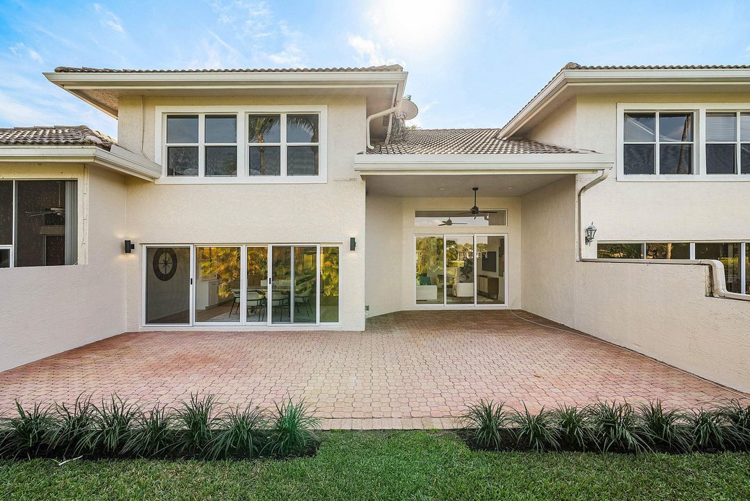 For Sale: $1,199,000 (3 beds, 3 baths, 2317 Square Feet)