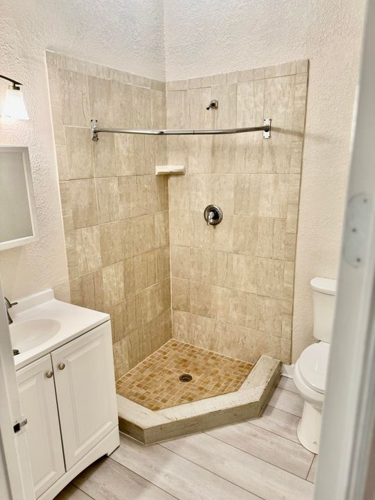 For Rent: $2,400 (3 beds, 2 baths, 961 Square Feet)