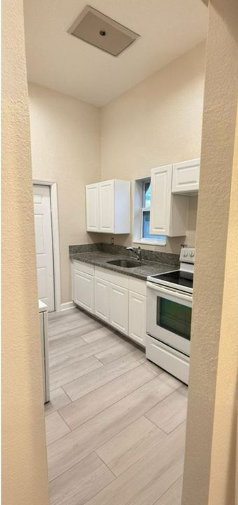 For Rent: $2,400 (3 beds, 2 baths, 961 Square Feet)